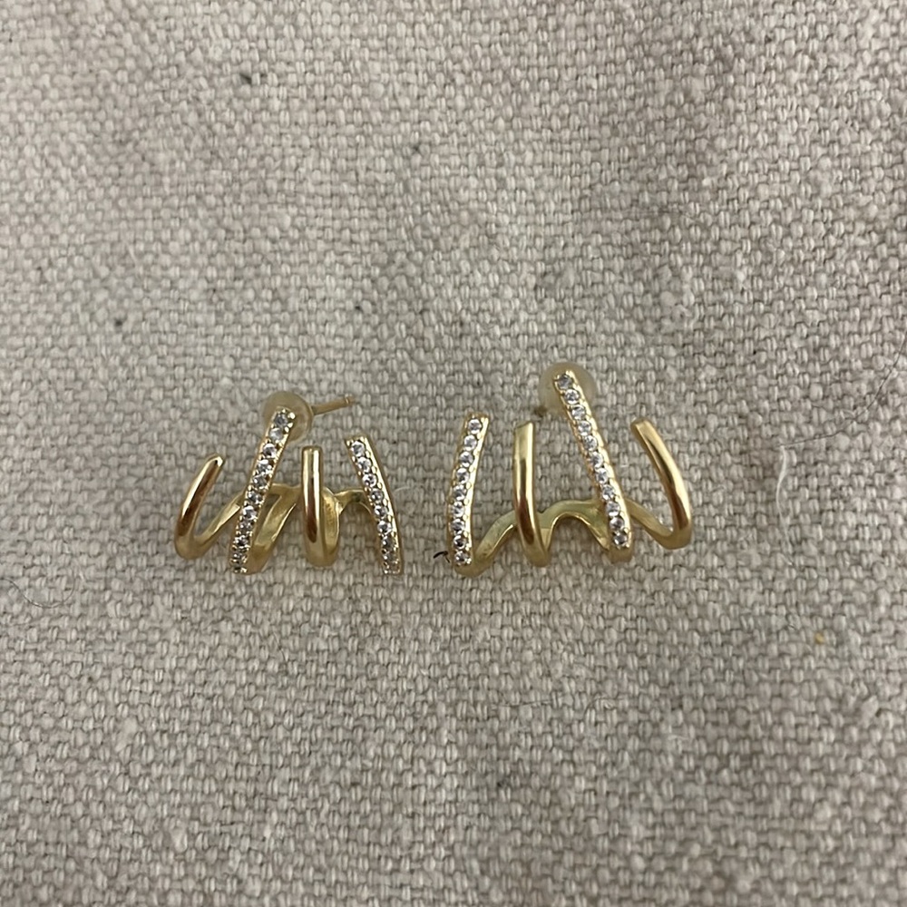 Four Claw Gold Diamond Stud Earrings